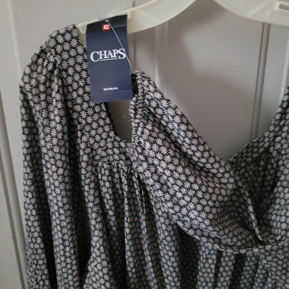 NWT's Chaps Navy & White Daisy Floral Peasant Top with Ruffled Bottom Size 2X - Picture 2 of 8